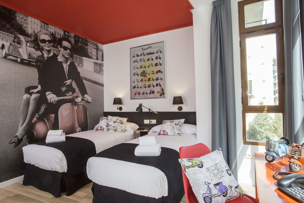 Casual Vintage Valencia Hotel Double Room, 2 Twin Beds 4