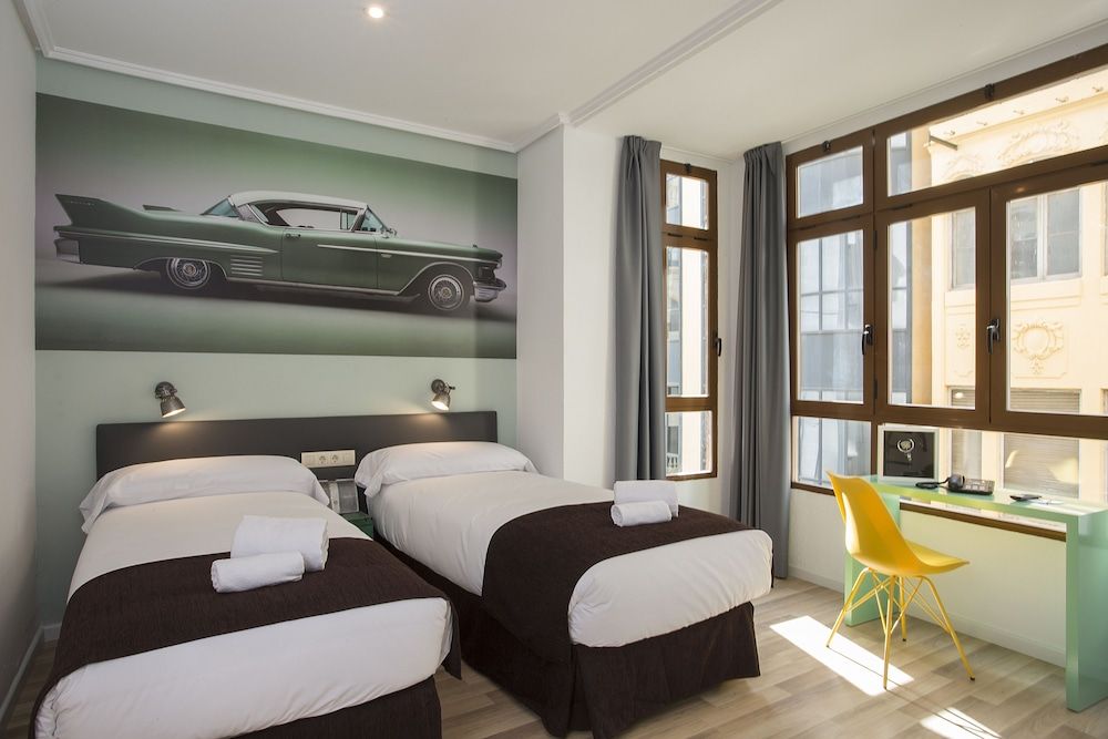 Casual Vintage Valencia Hotel Double Room, 2 Twin Beds