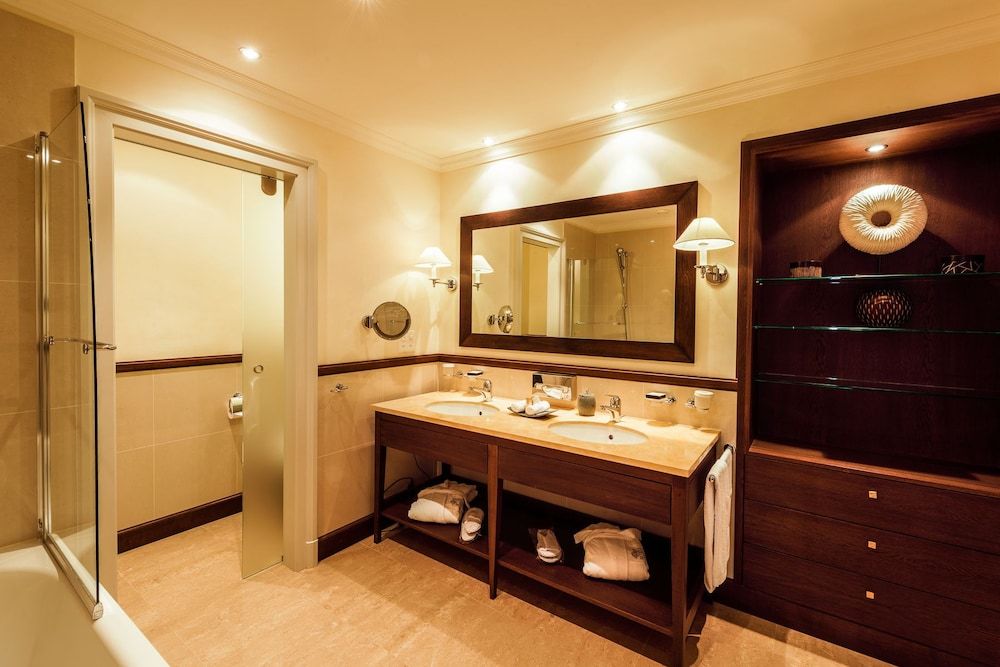 Lausanne Palace Business Room (Classic) 2