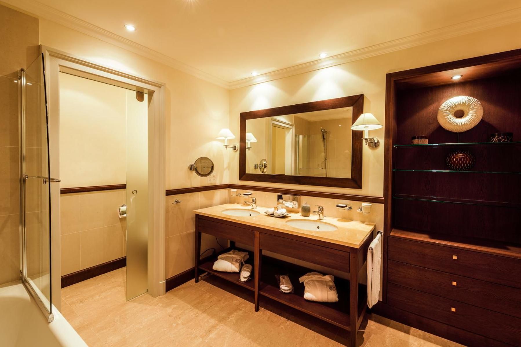 Deluxe One-Bedroom Suite