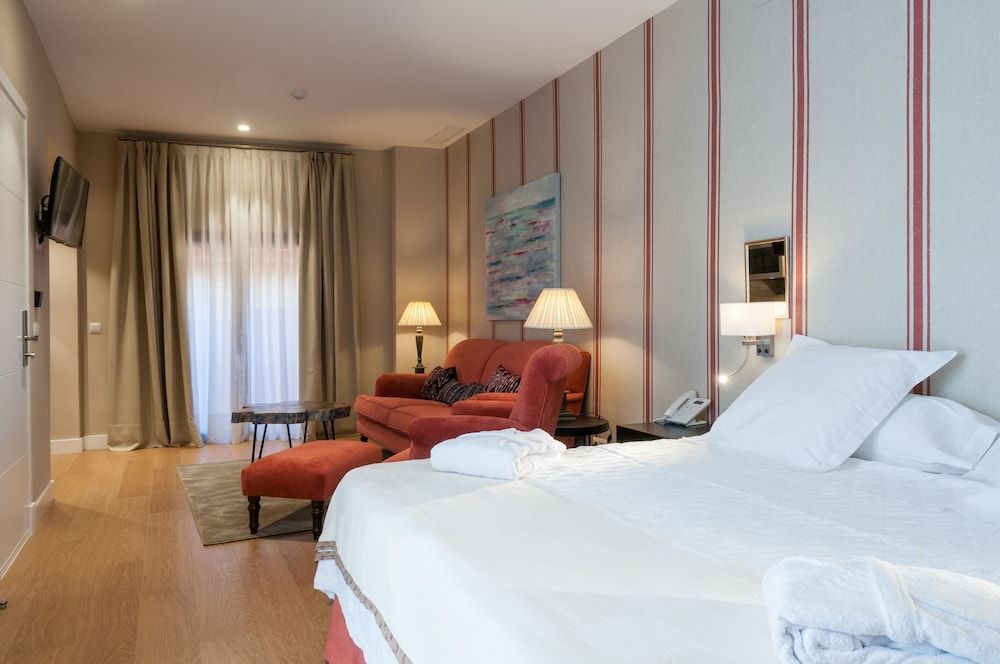 Suites Murillo Catedral Superior Suite, 1 King Bed 6