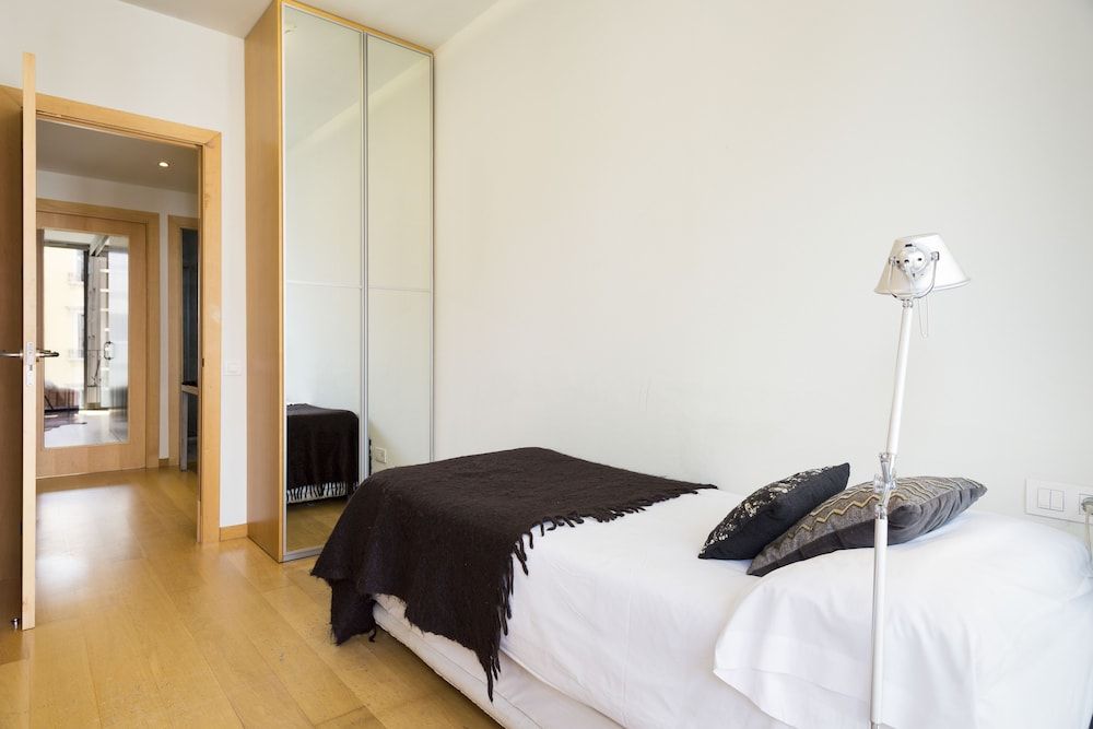 MSB Rooftop Pool City Center City Apartment, 3 Bedrooms, Pool Access 13