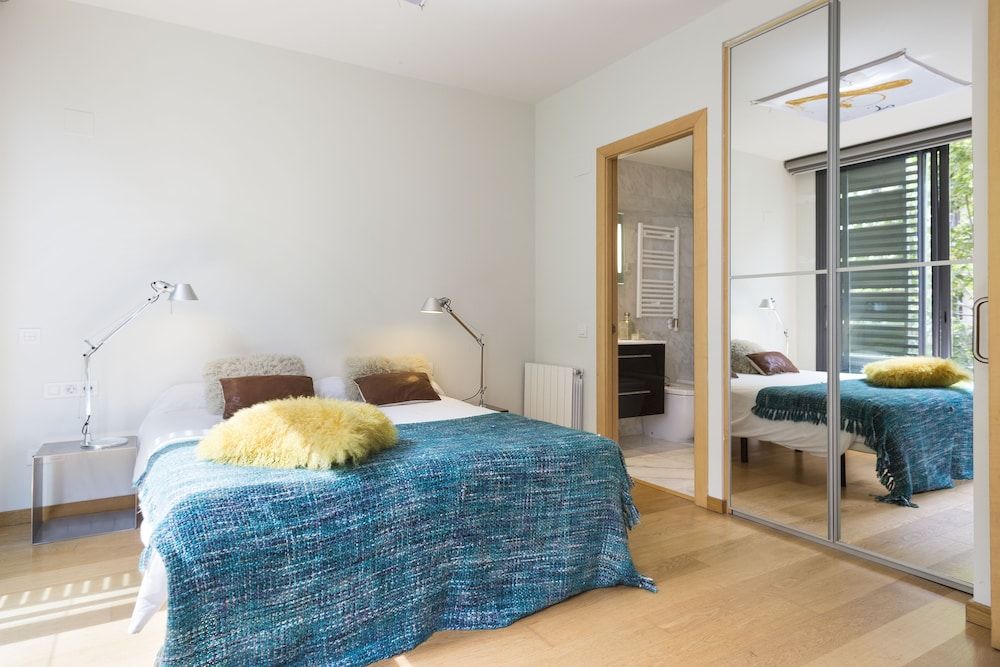 MSB Rooftop Pool City Center City Apartment, 3 Bedrooms, Pool Access 6