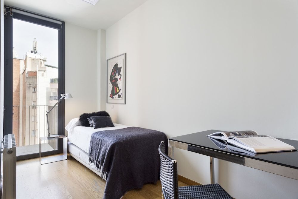 MSB Rooftop Pool City Center City Apartment, 3 Bedrooms, Pool Access 15