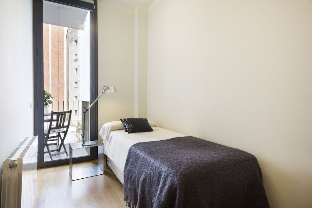 MSB Rooftop Pool City Center City Apartment, 3 Bedrooms, Pool Access 8