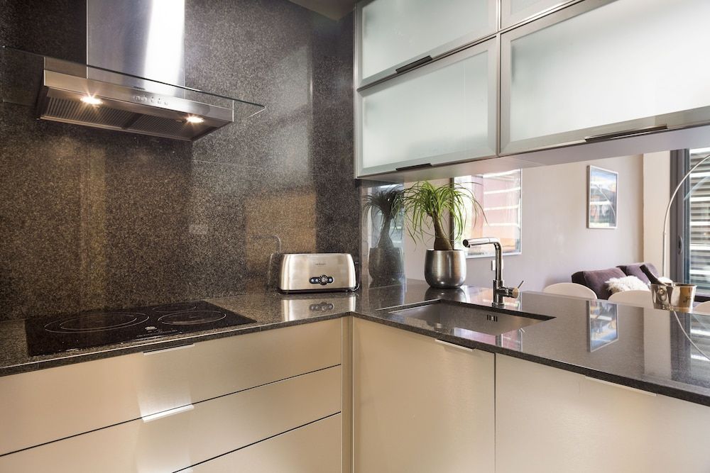 MSB Rooftop Pool City Center City Apartment, 3 Bedrooms, Pool Access 25