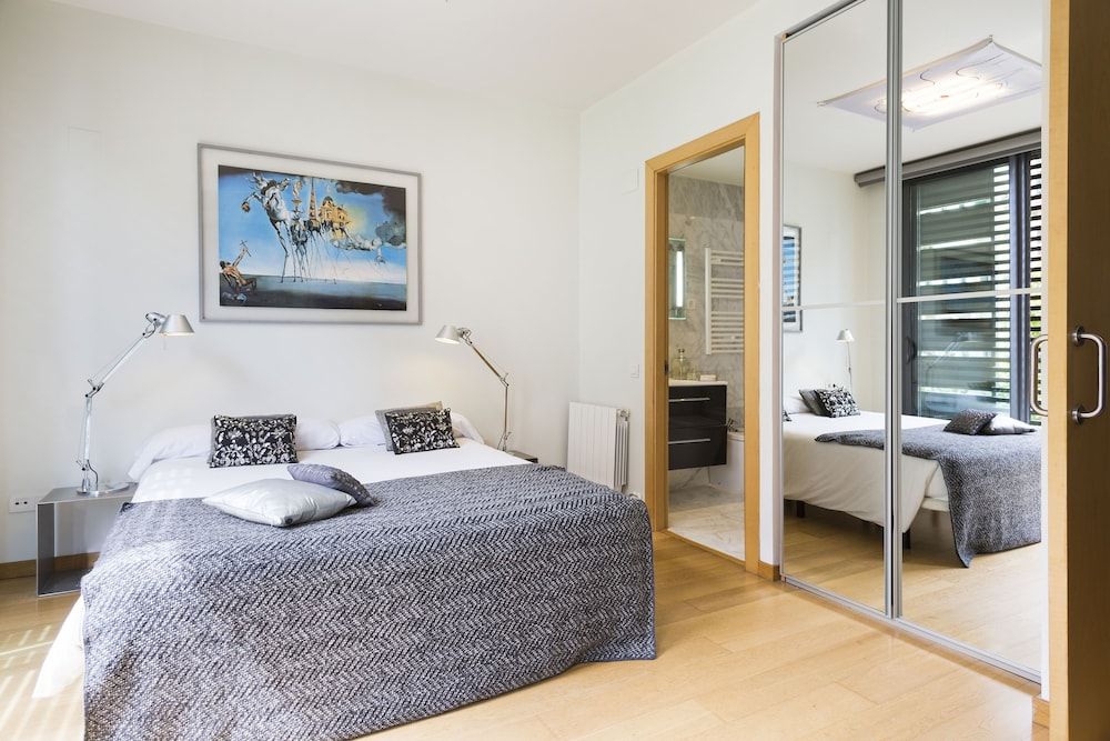 MSB Rooftop Pool City Center City Apartment, 3 Bedrooms, Pool Access 9