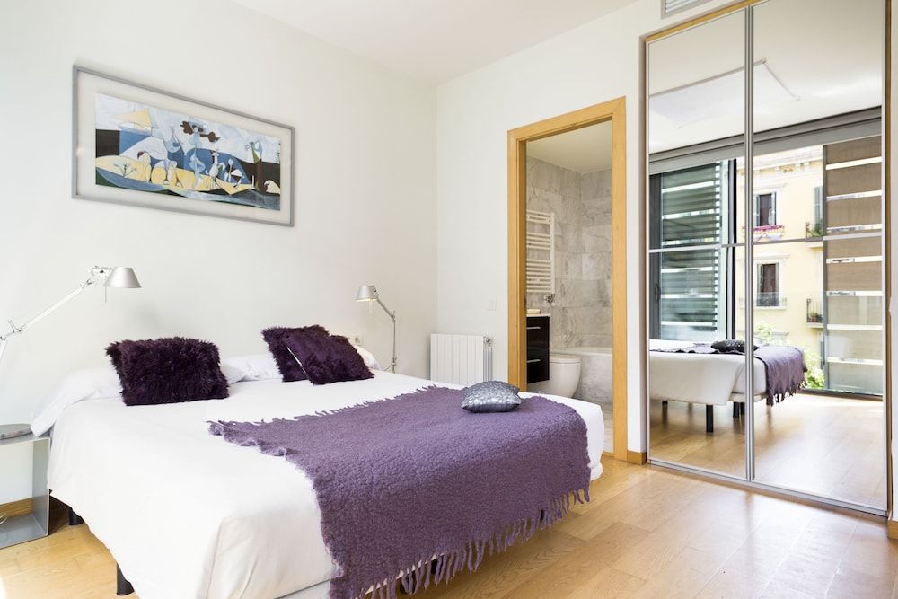 MSB Rooftop Pool City Center City Apartment, 3 Bedrooms, Pool Access 12