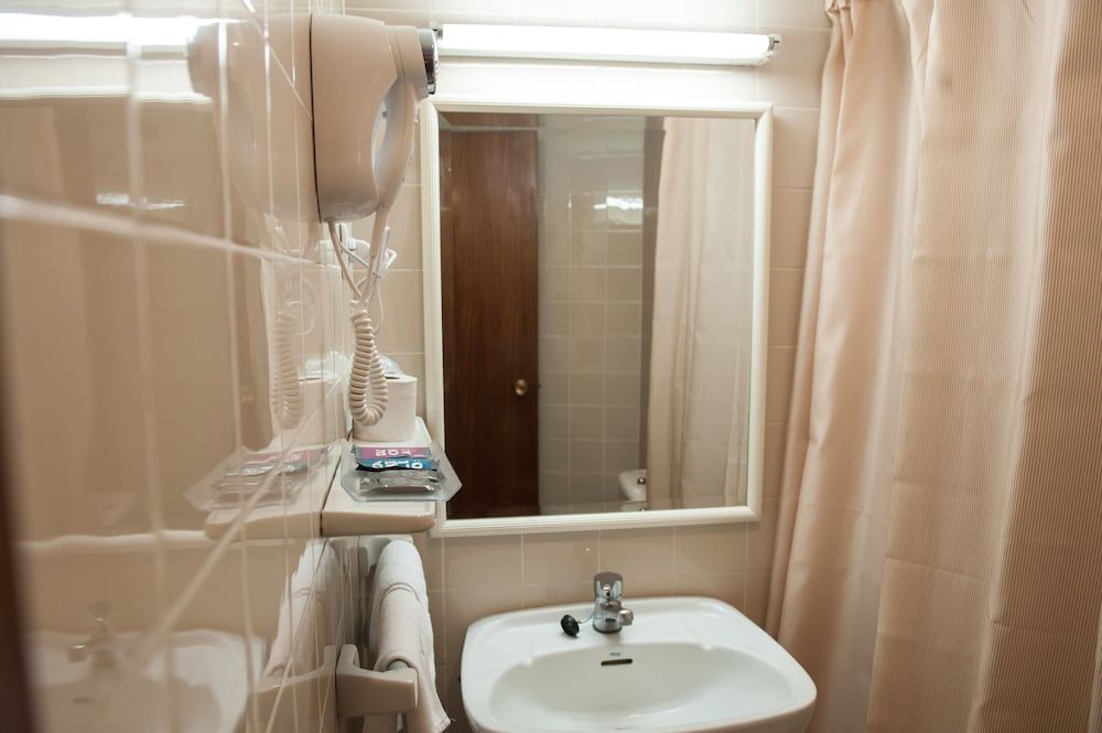 Hotel Unzaga Plaza Single Room 2