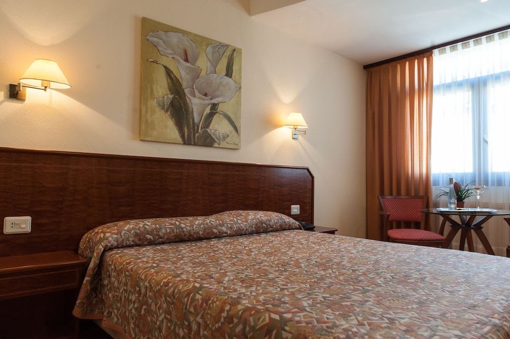 Hotel Unzaga Plaza Double or Twin Room 2