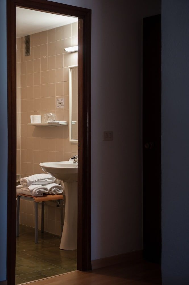 Hotel Unzaga Plaza Single Room 3