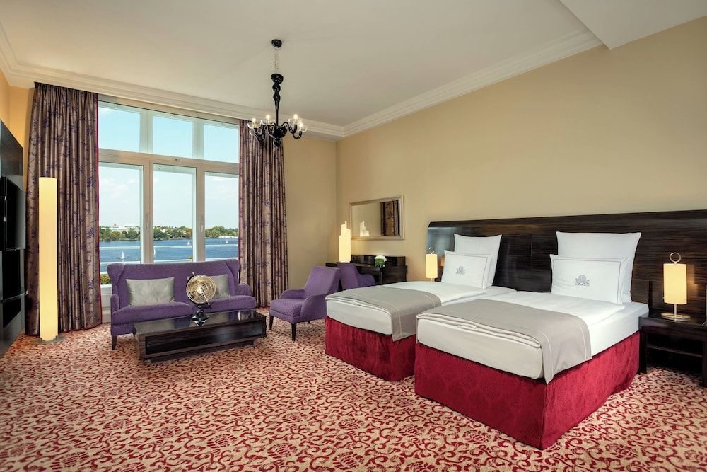 Junior Suite, 2 Twin Beds, Lake View