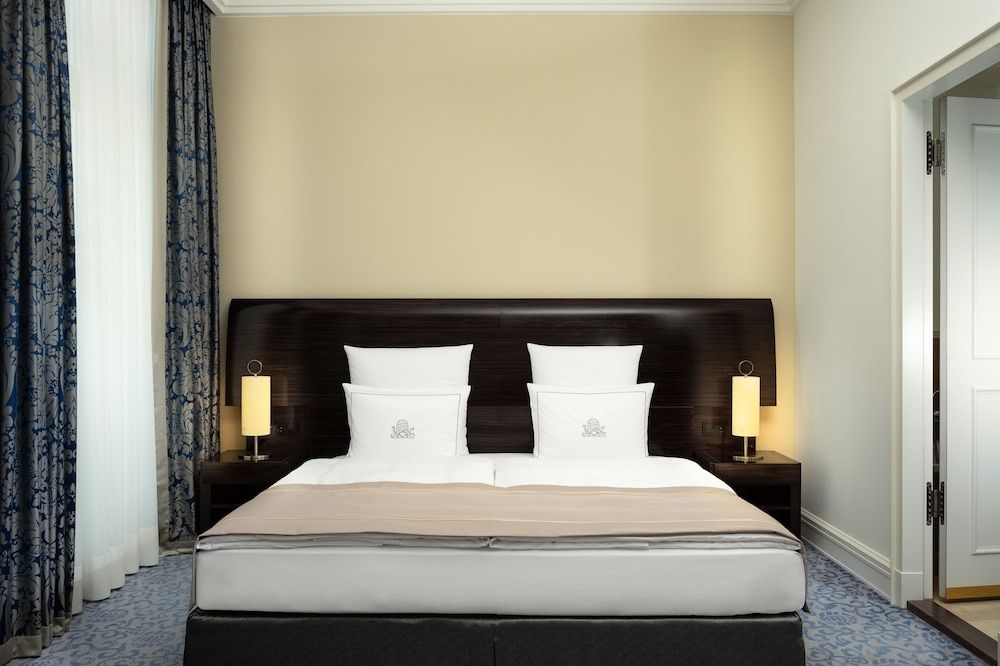 Deluxe Room, 1 King Bed
