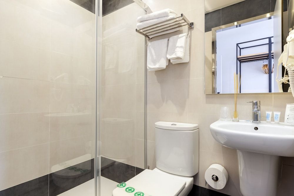 Hostal Fernando Economy Twin Room, 2 Twin Beds 7