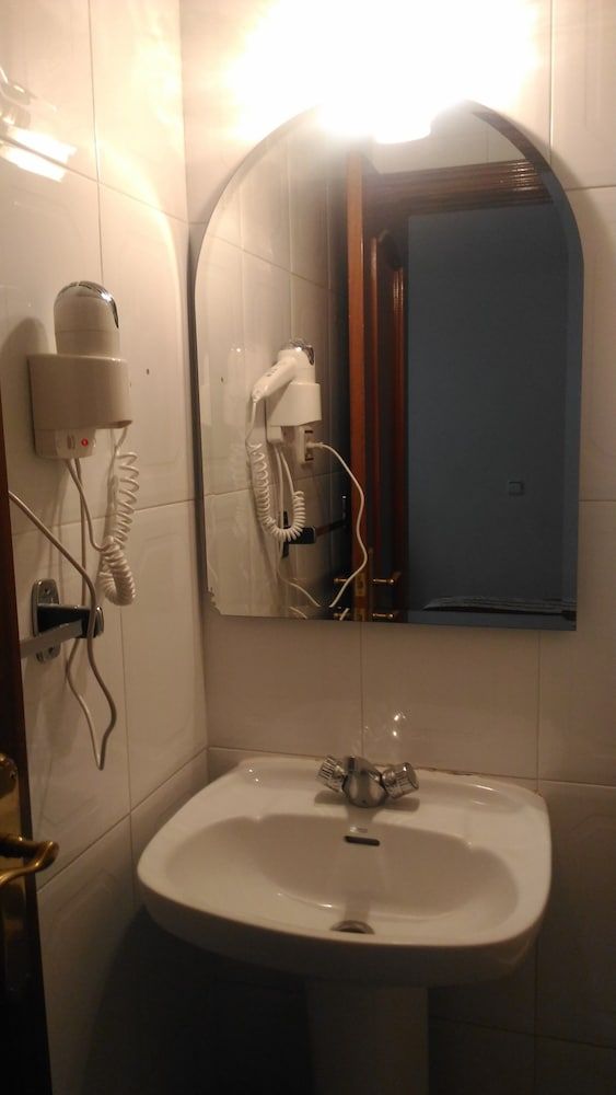 Hostal Palacios Fuencarral Double Room, Private Bathroom 6