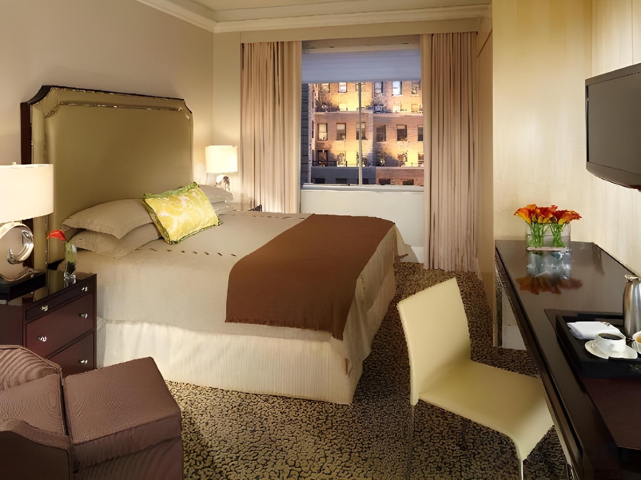 Deluxe Room 1 King Bed