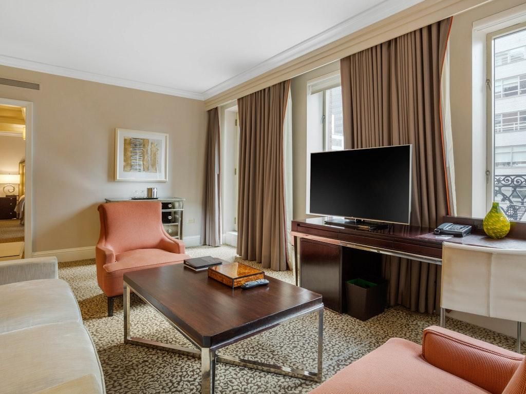 5th Avenue Suite - 1 King Bed with Terrace