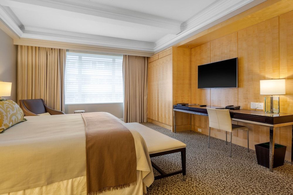 Luxury Suite, 1 King Bed (Rodgers and Hammerstein)