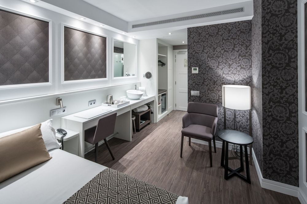 Catalonia Magdalenes Double or Twin Room 4