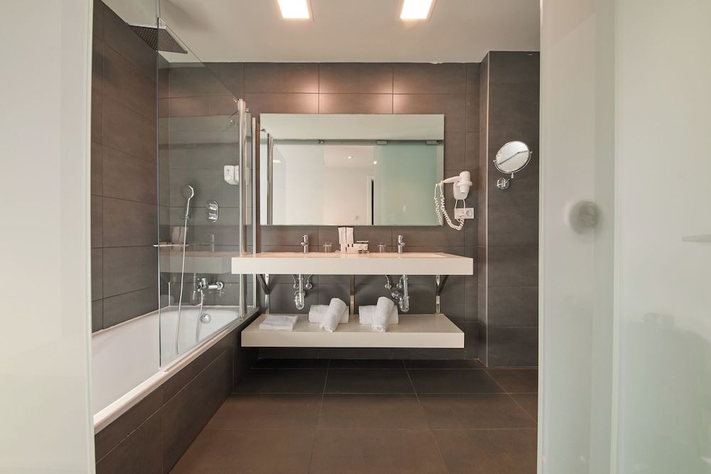 1881 Barcelona Gran Rosellon Hotel Twin Room 5