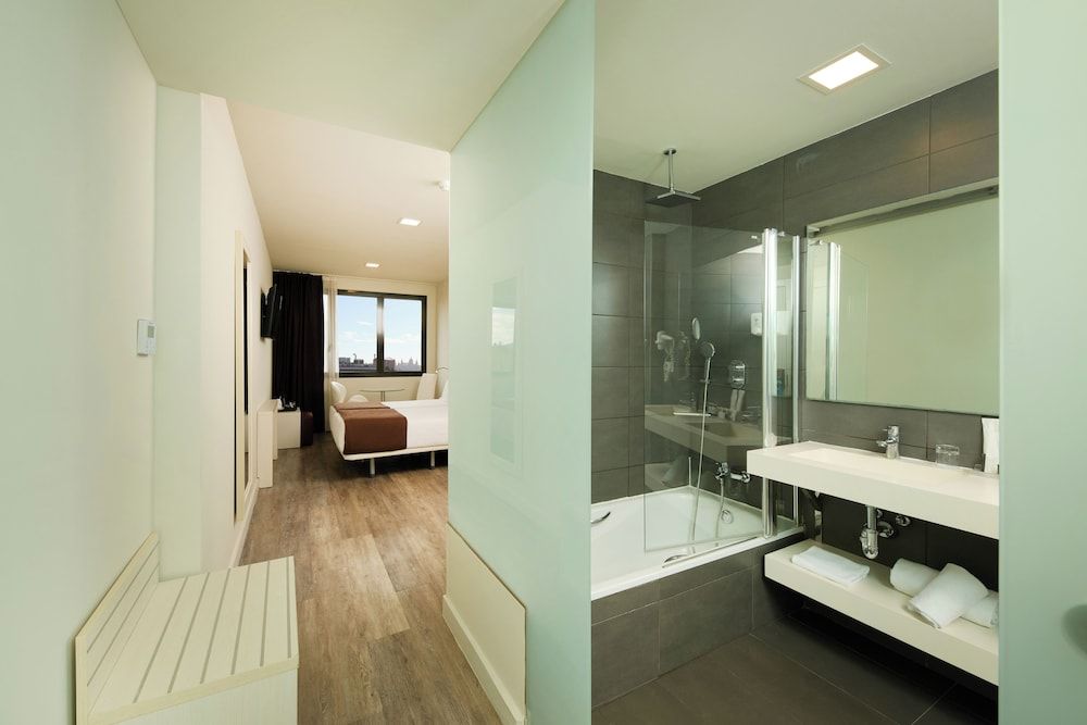 1881 Barcelona Rosellón Hotel Twin Room 3