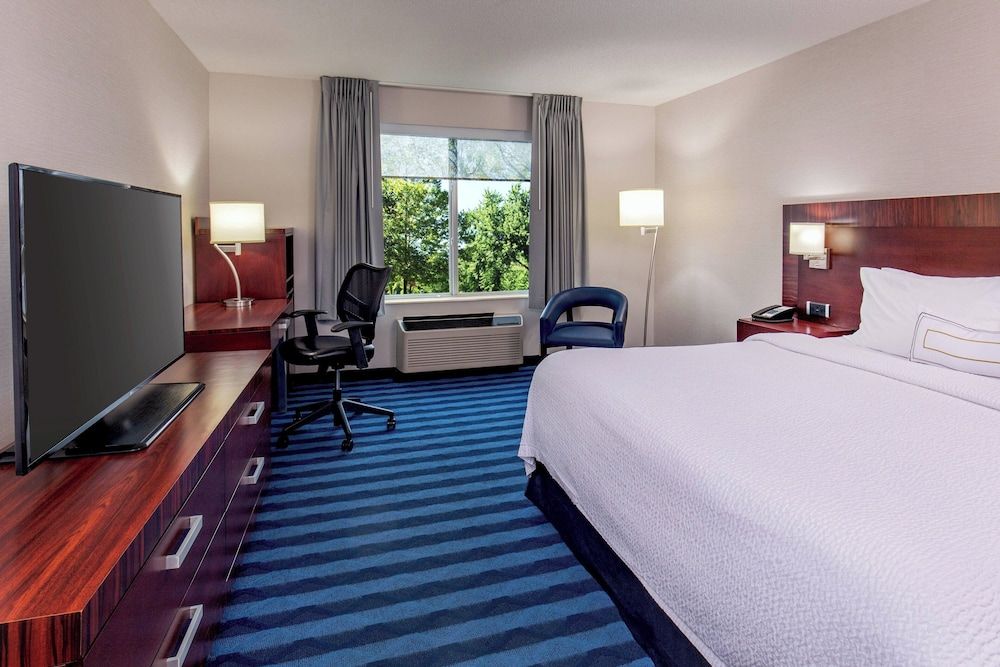 Room, 1 King Bed (Mobility Accessible, Roll-In Shower)