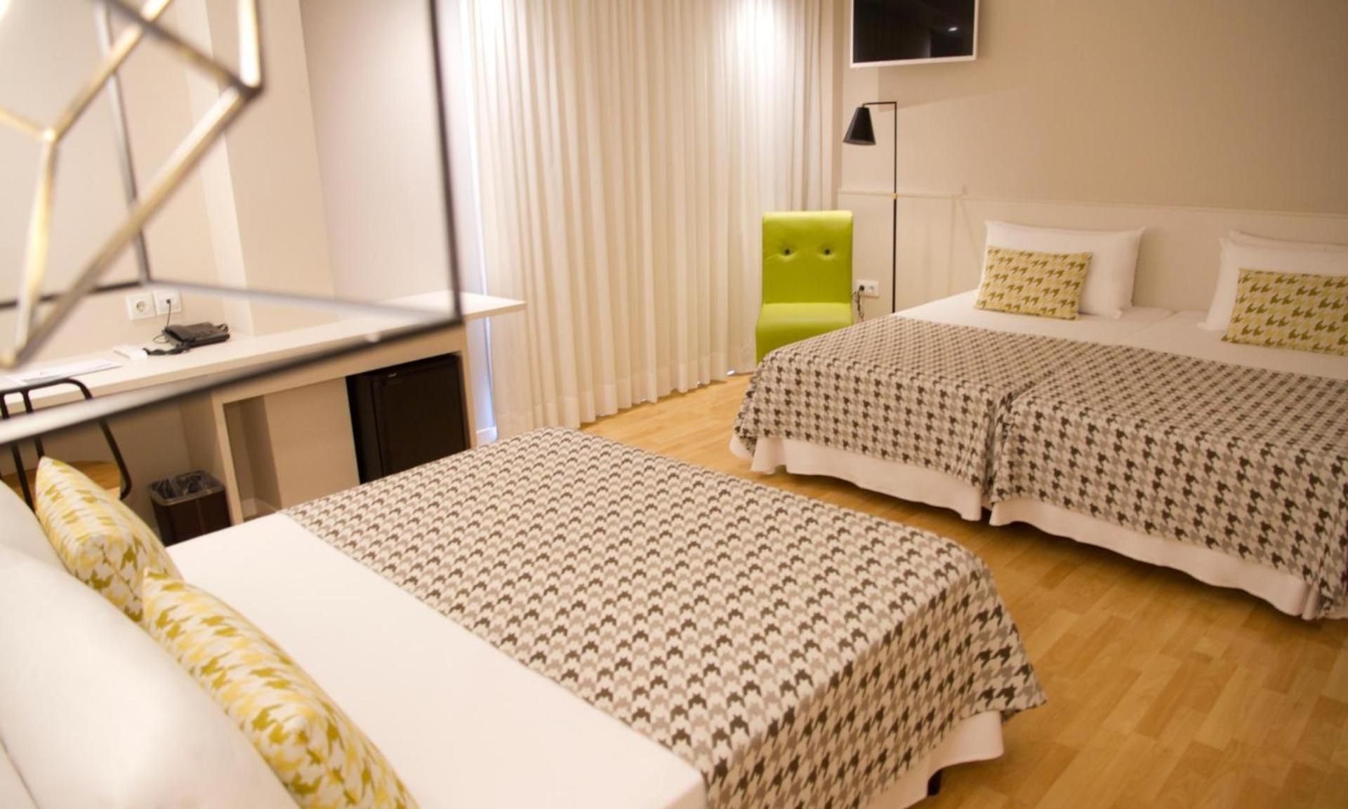 Family Room (2 Adults + 2 Children)