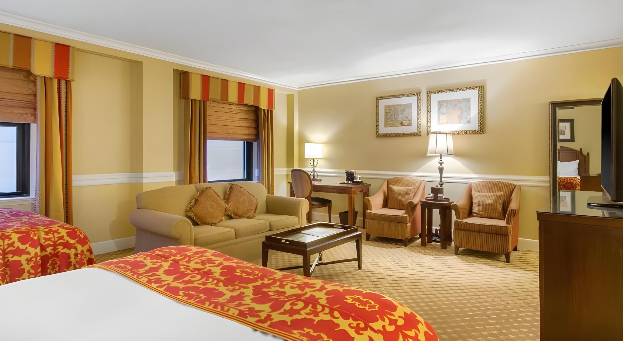 Exec Rm 2 Full Beds w/ Seating Area. 400 sq