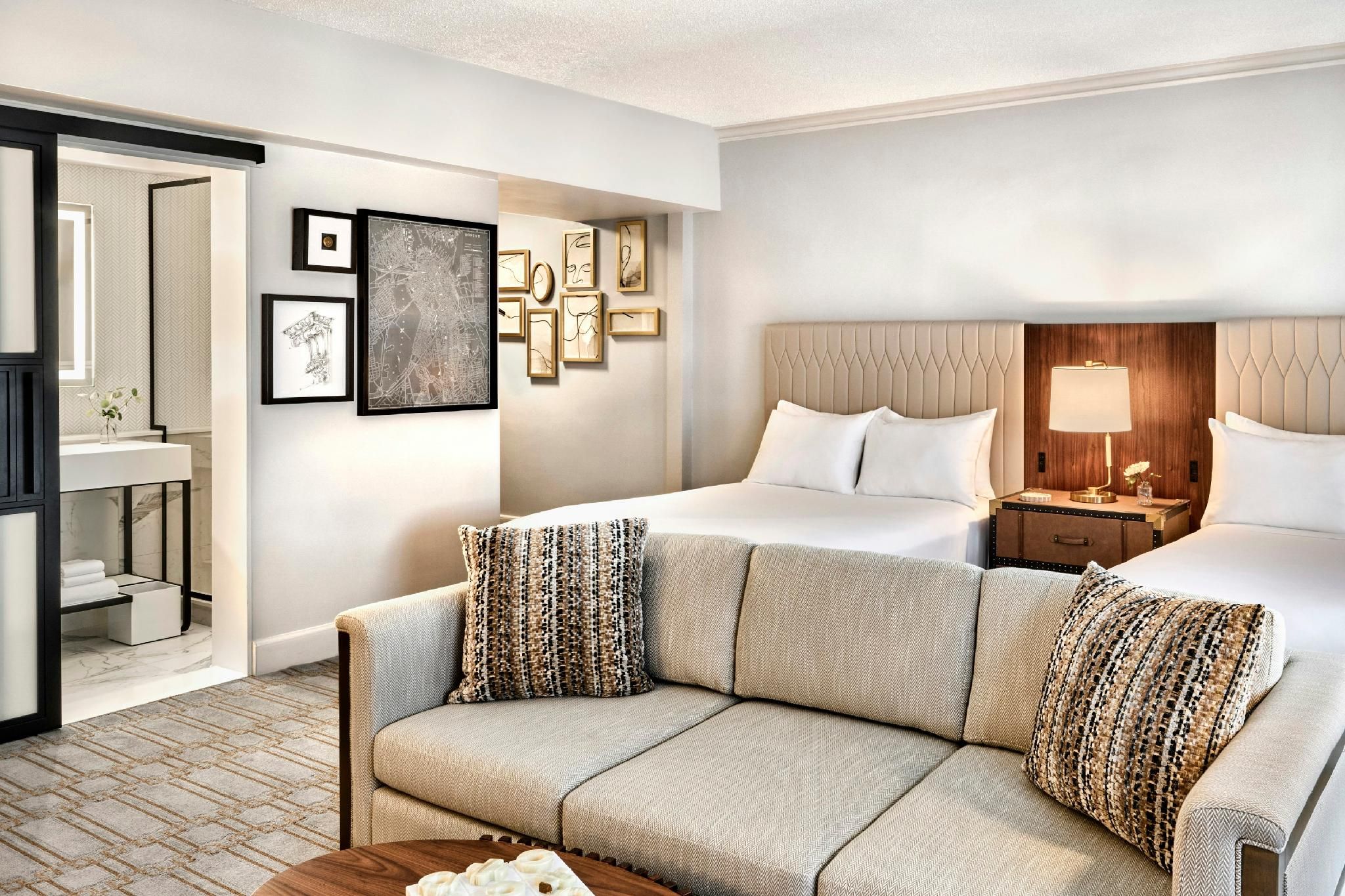 Exec Rm 2 Full Beds w/ Seating Area. 400 sq