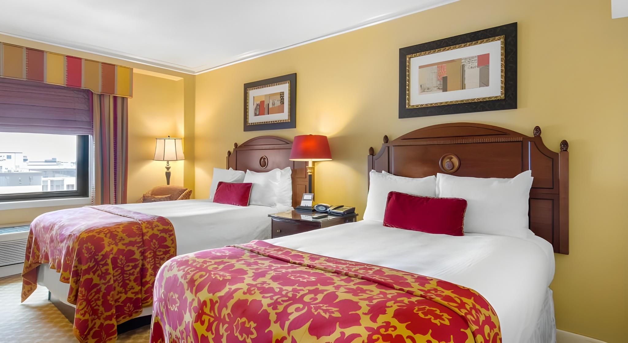 Deluxe Rm, 2 Full Beds. 210+ sq Classic Design