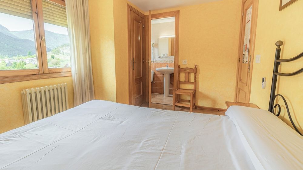 Hostal Rio Ara Bellosta Double Room 3