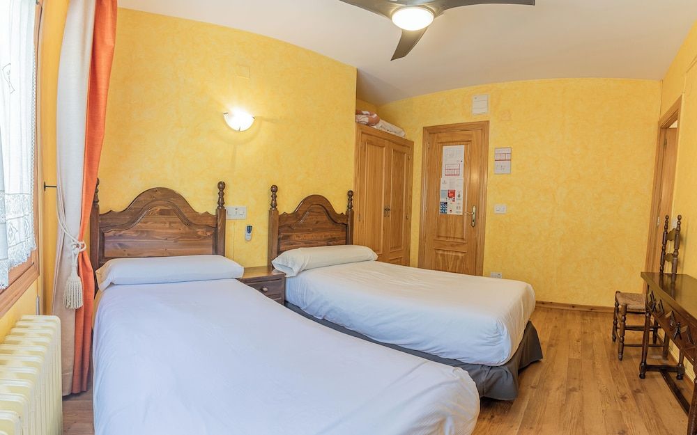 Hostal Rio Ara Bellosta Twin Room 5