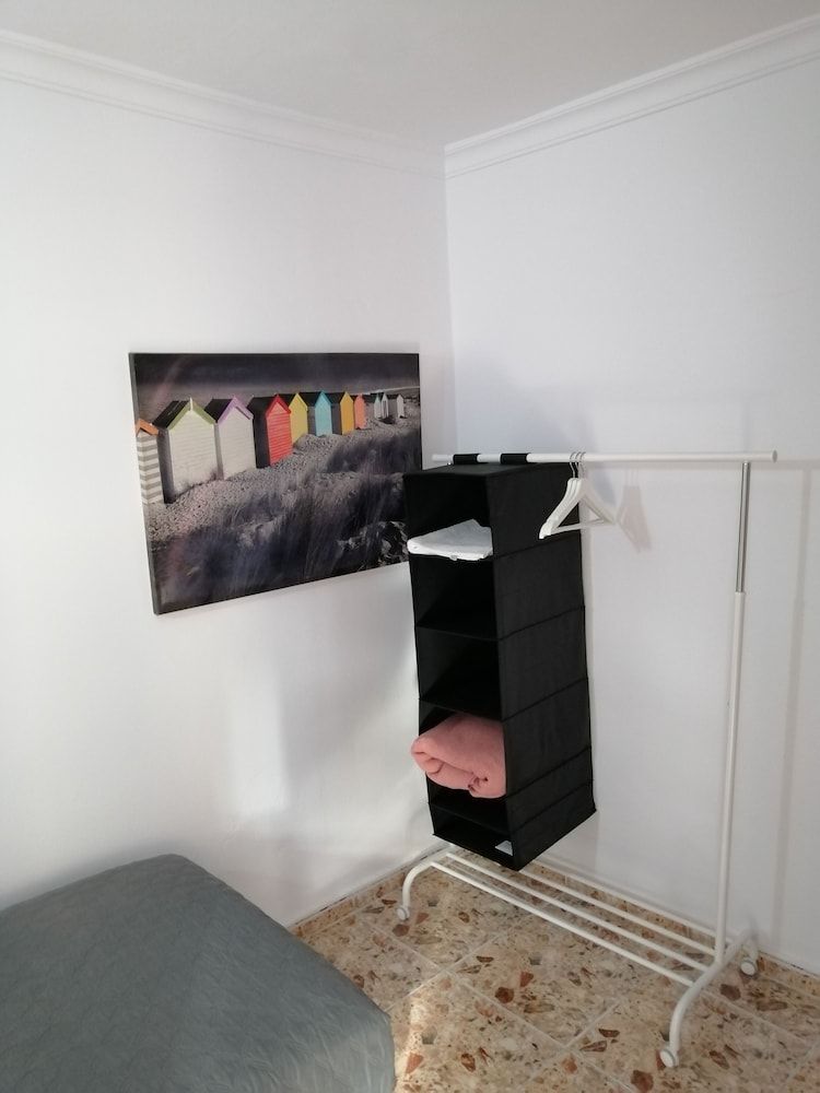 Single Room, Shared Bathroom (Interior)