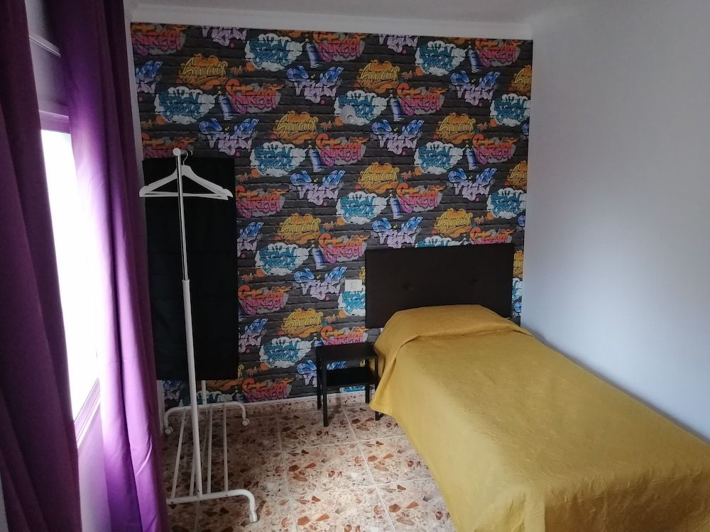 Single Room, Shared Bathroom (Exterior)