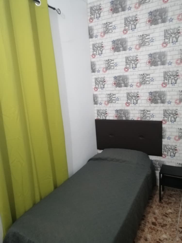 Single Room, Shared Bathroom (Interior)