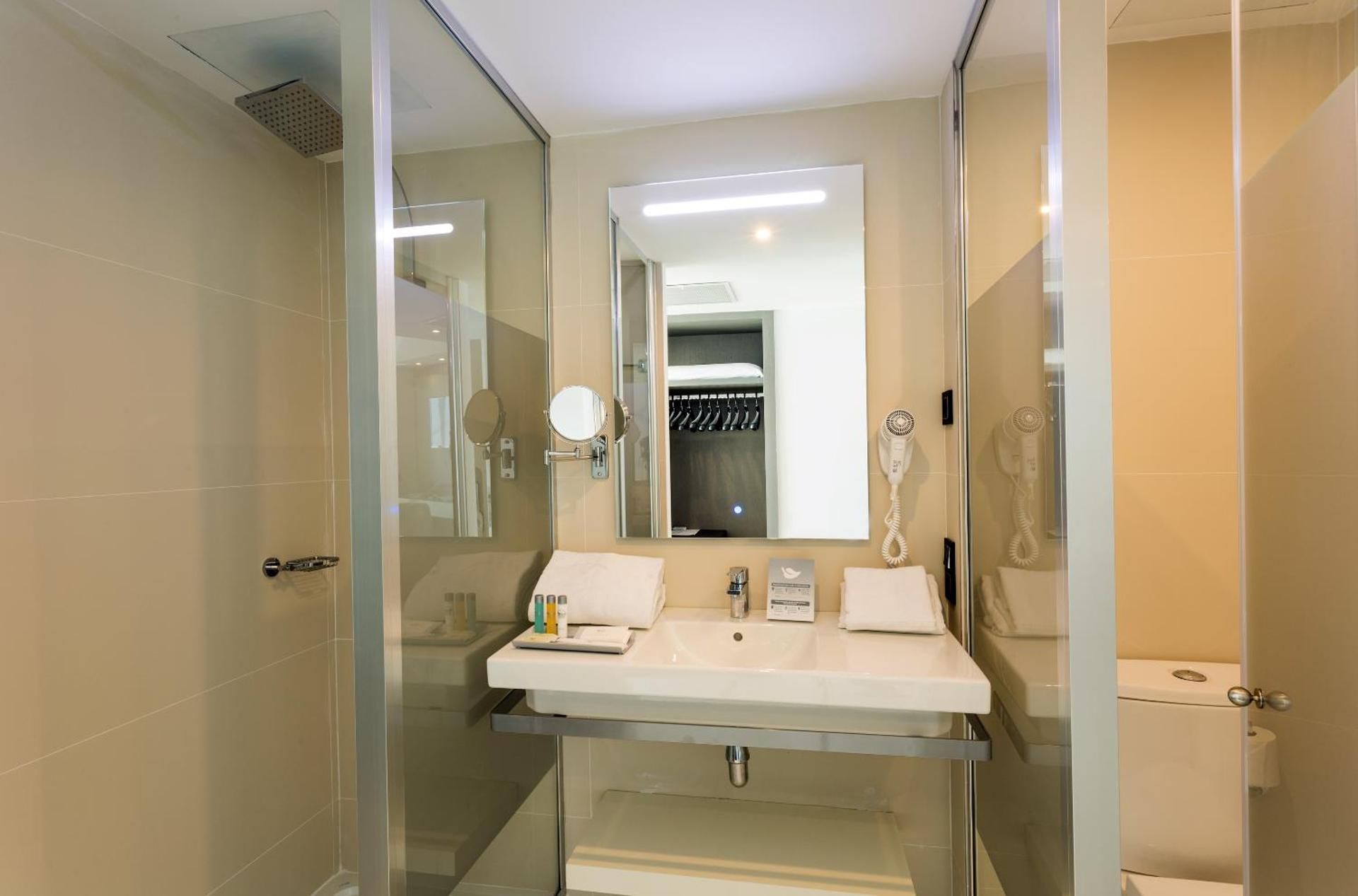 Joy - Double Room (2 Adults + 1 Child)