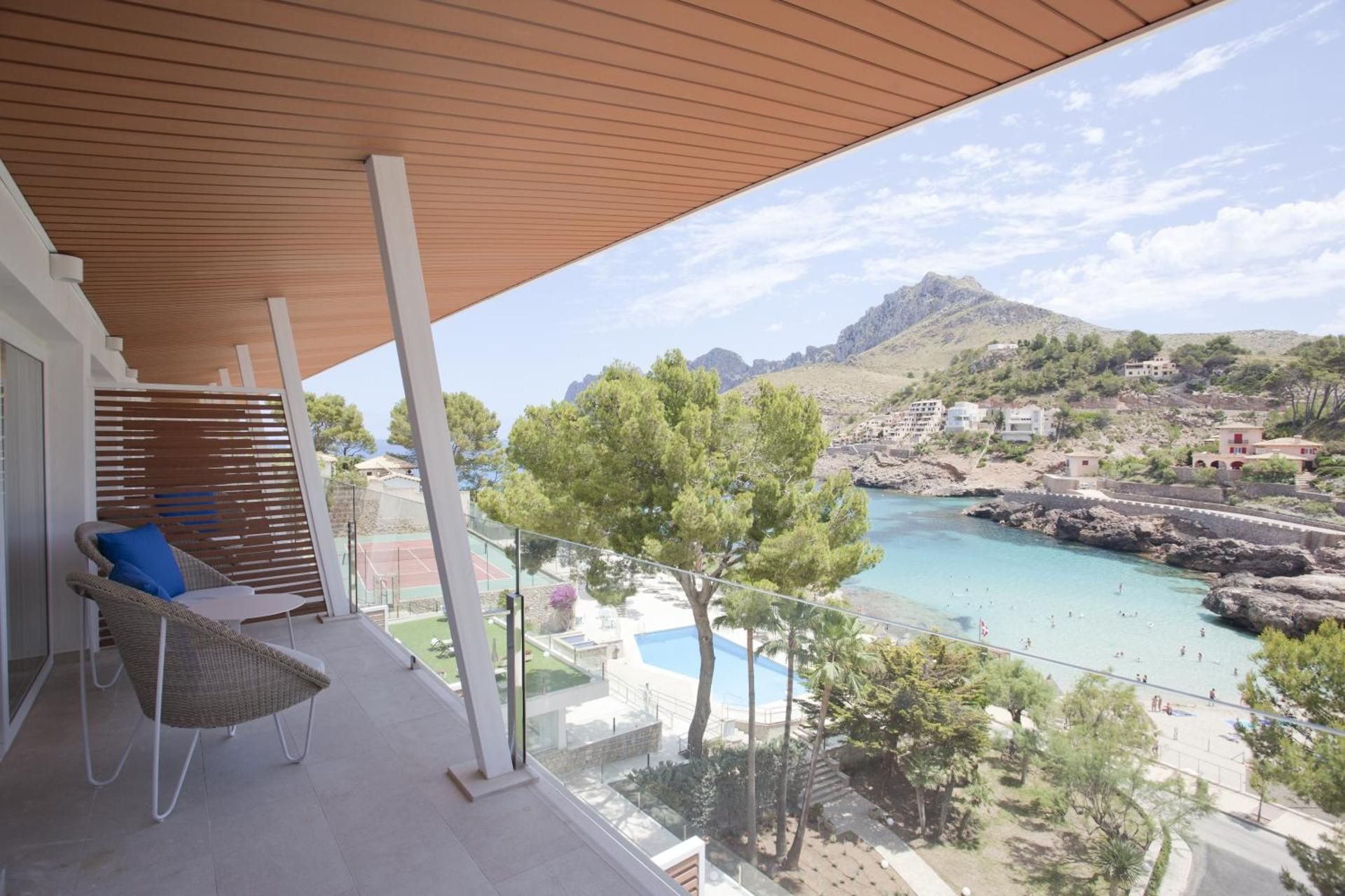 Suite with Sea View (2 Adults + 1 Child)