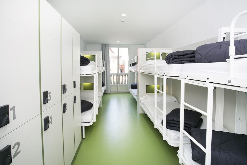 undefined Sant Jordi Hostels Rock Palace 3