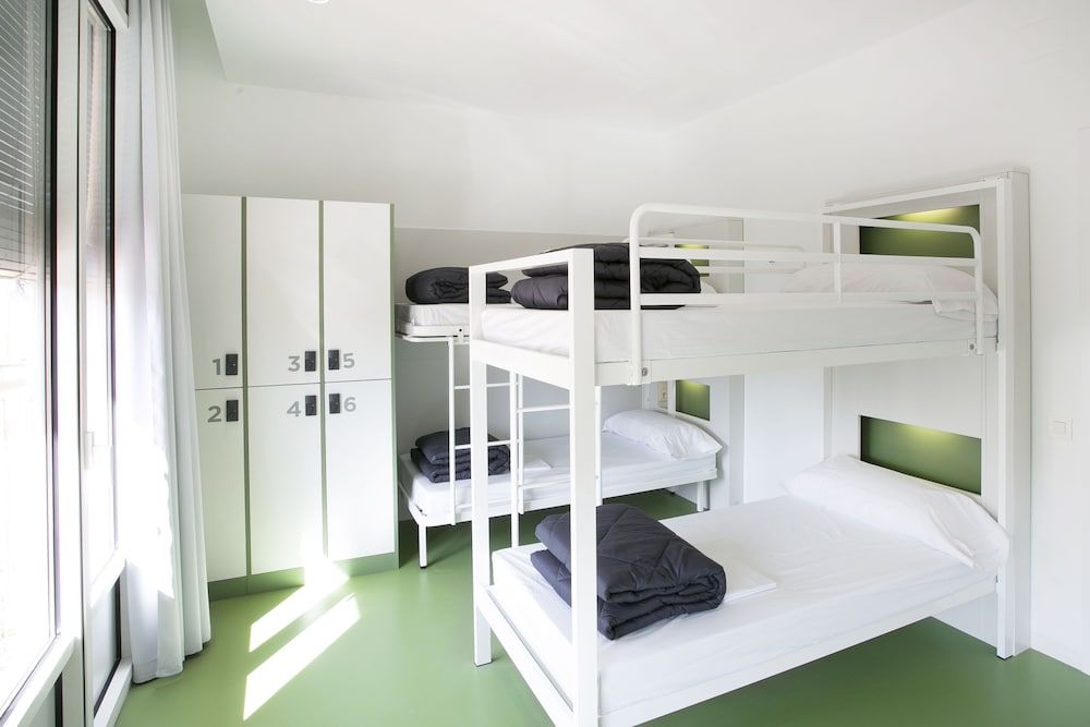 undefined Sant Jordi Hostels Rock Palace
