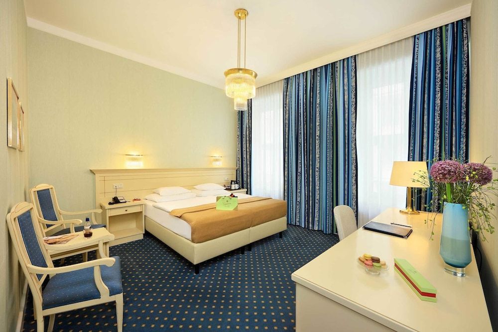 Hotel de France Classic Double Room 2