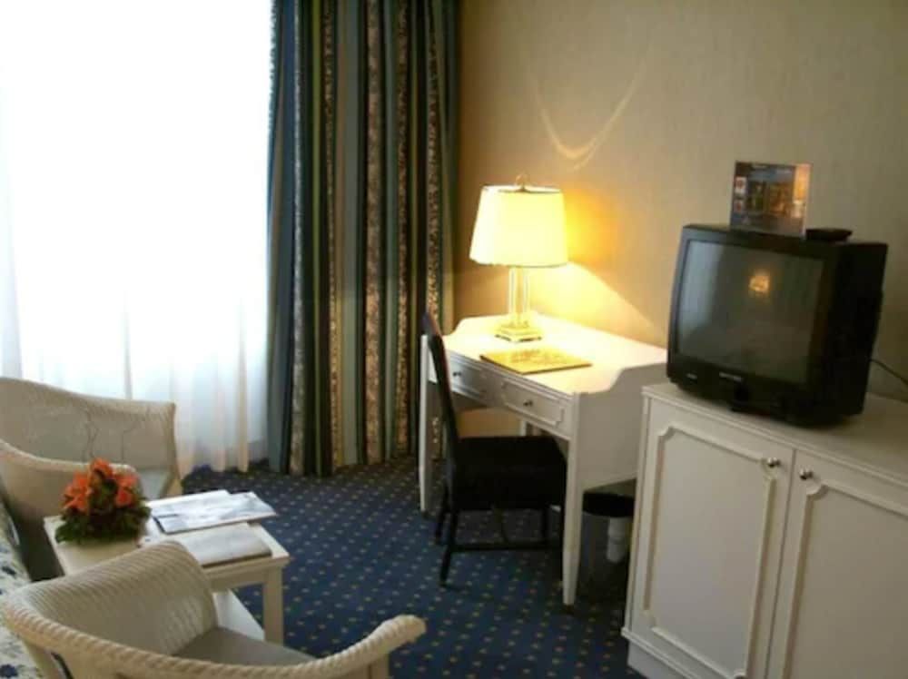 Single Room (small, 12 sqm)