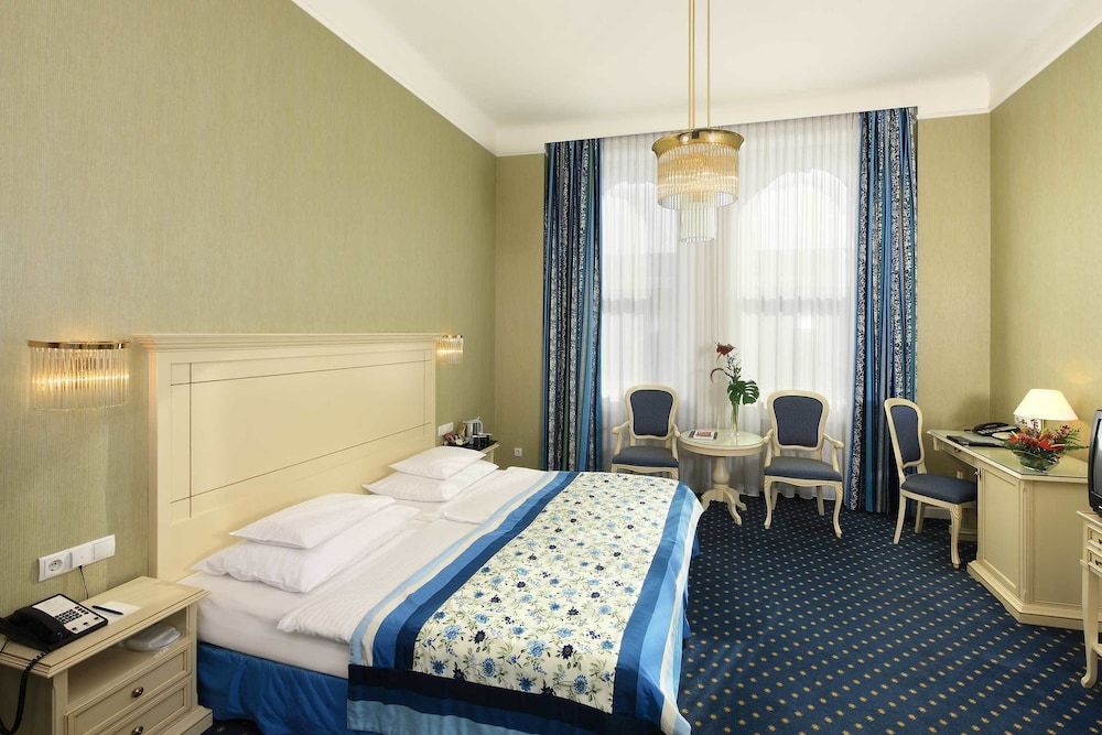 Hotel de France Classic Double Room 3