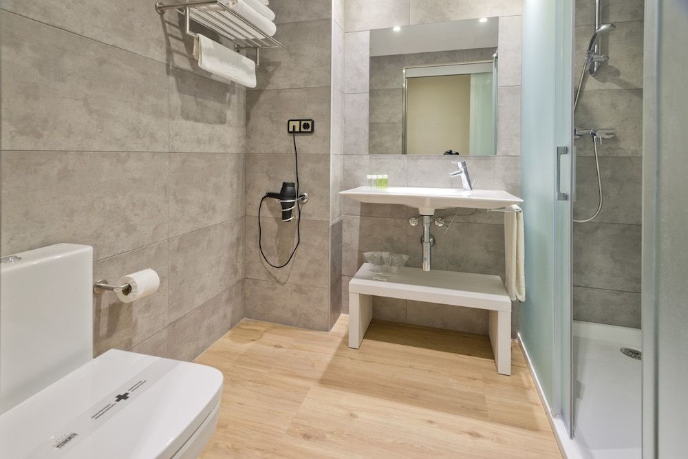 Hotel Num Quadruple Room 6