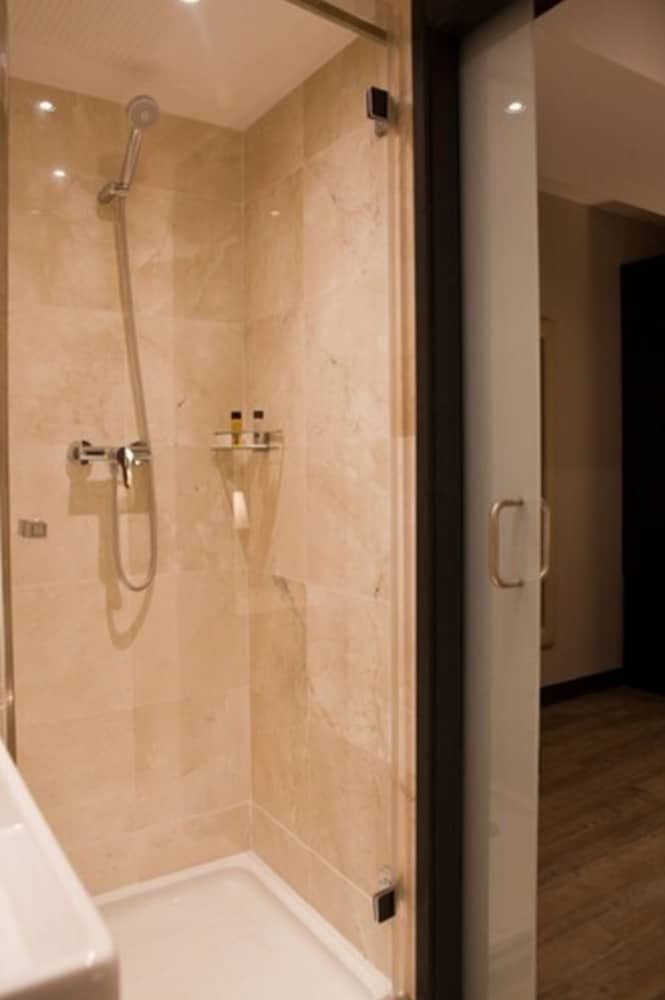 May Ramblas Barcelona Economy Double Room 2