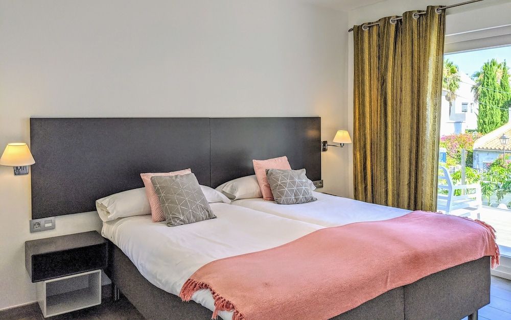 undefined Coral Beach Aparthotel 4