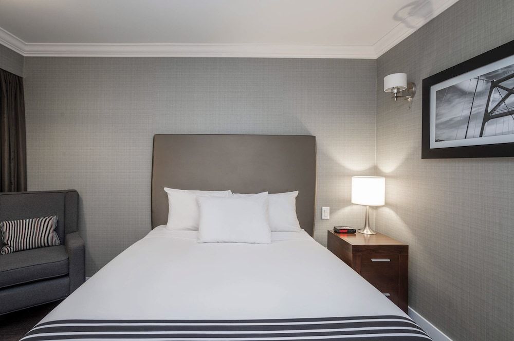 Sandman Hotel Revelstoke Standard Room, 1 Queen Bed (Selkirk Building)