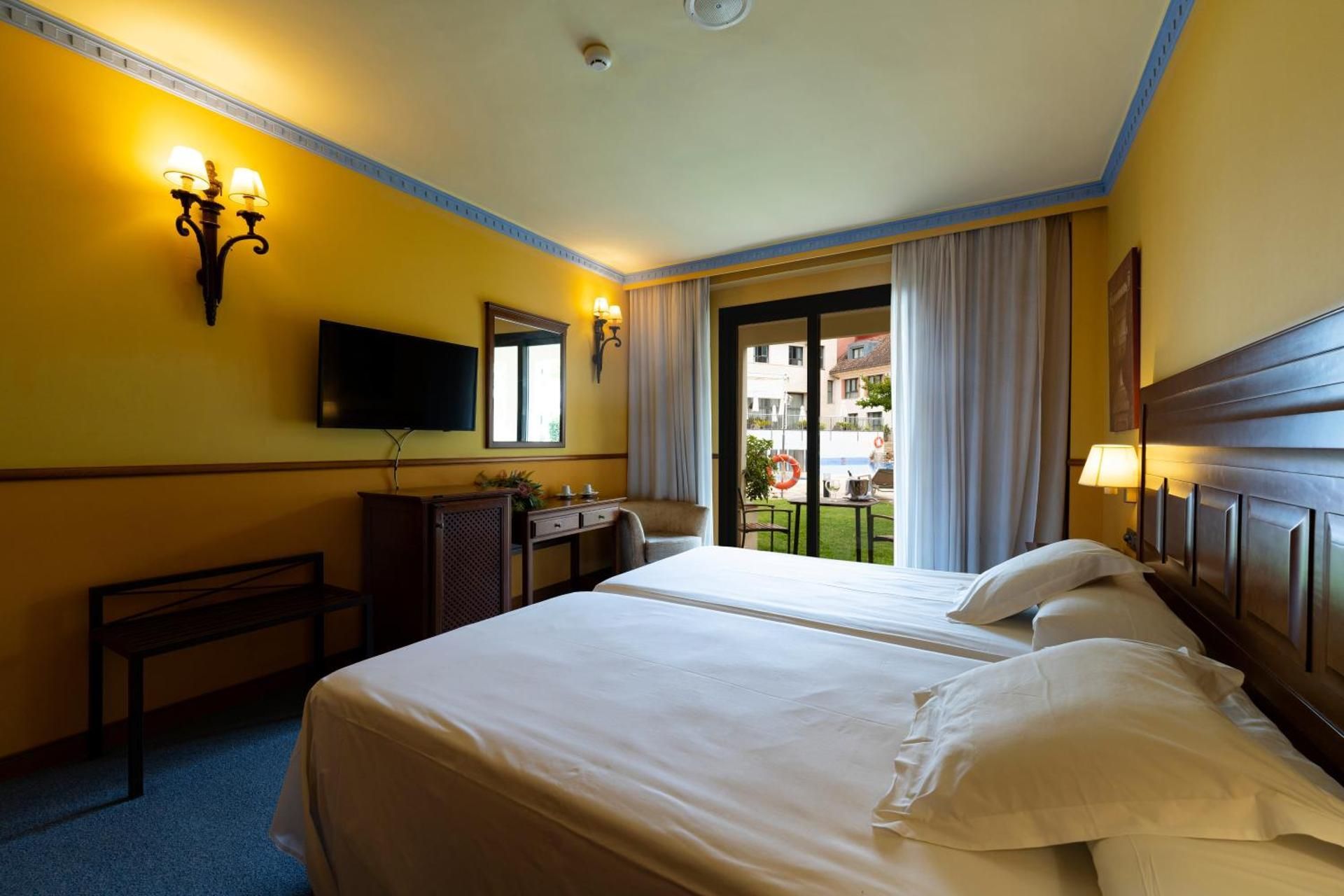 Double Room with Pool Access