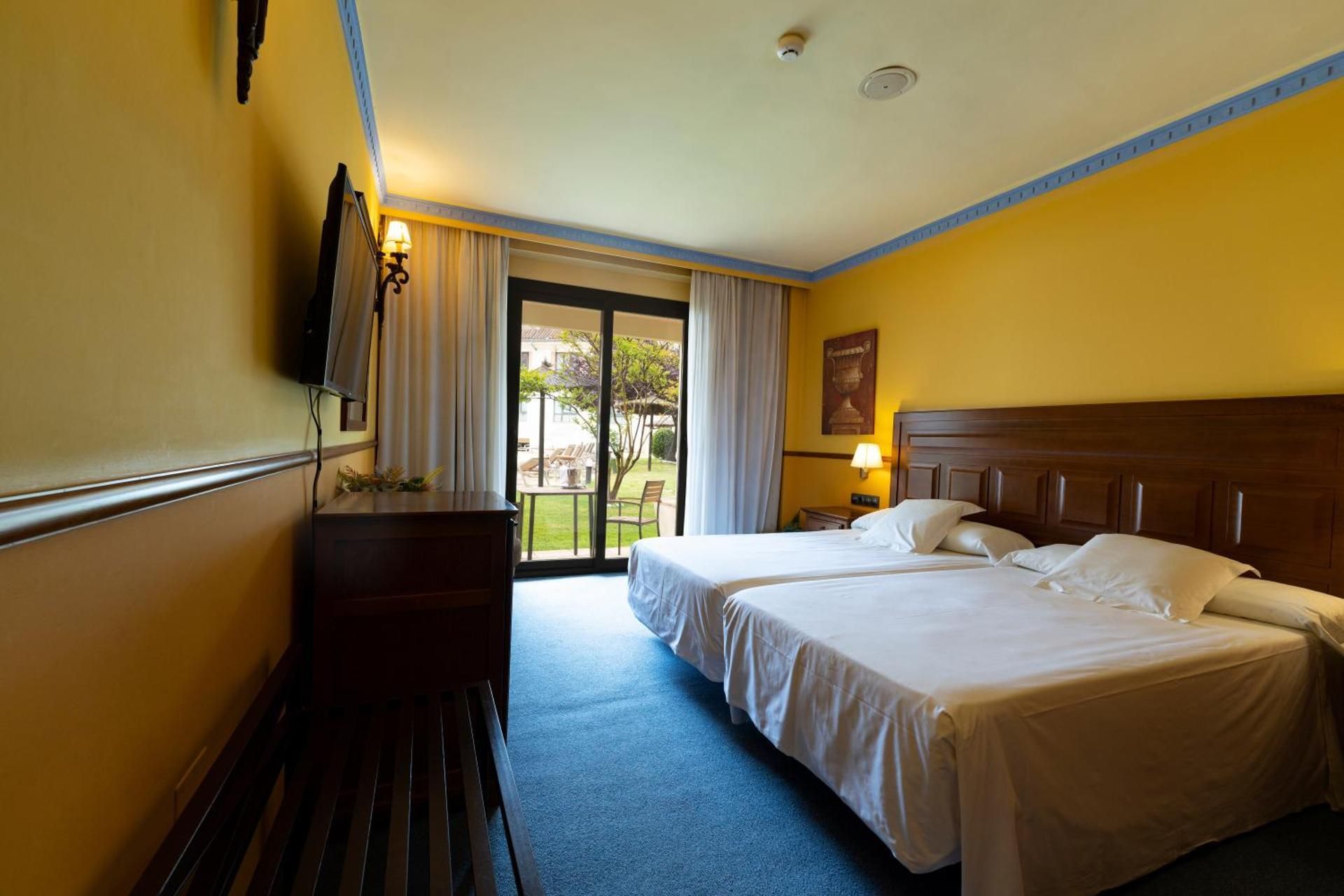 Double Room with Pool Access