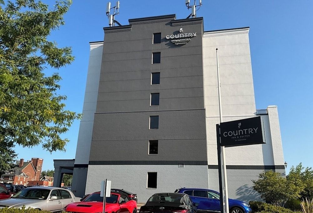 undefined Country Inn & Suites by Radisson, Niagara Falls, ON 3