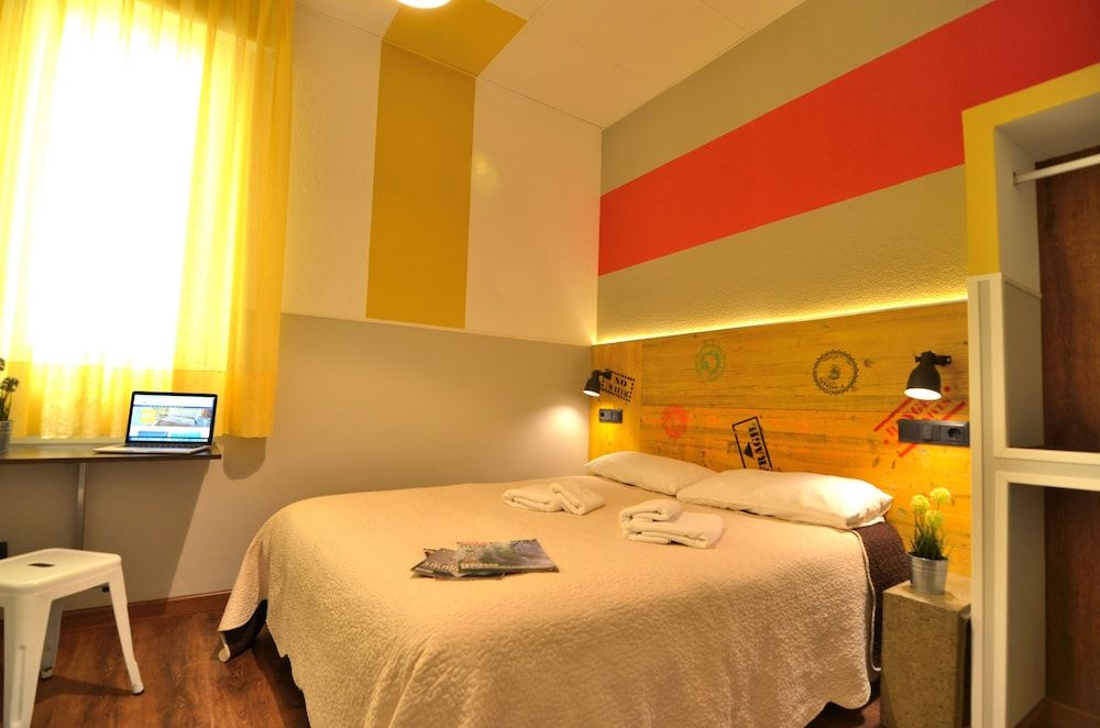 Far Home Atocha Double Room, Shared Bathroom 5